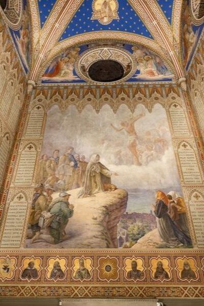 Foto della Cappella dei Caduti della Prima Guerra Mondiale, nella Basilica di Santa Margherita in Cortona. Gli affreschi sono opera del pittore Osvaldo Bignami